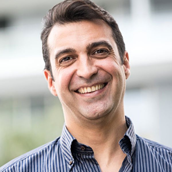 dentista especializado en implantes