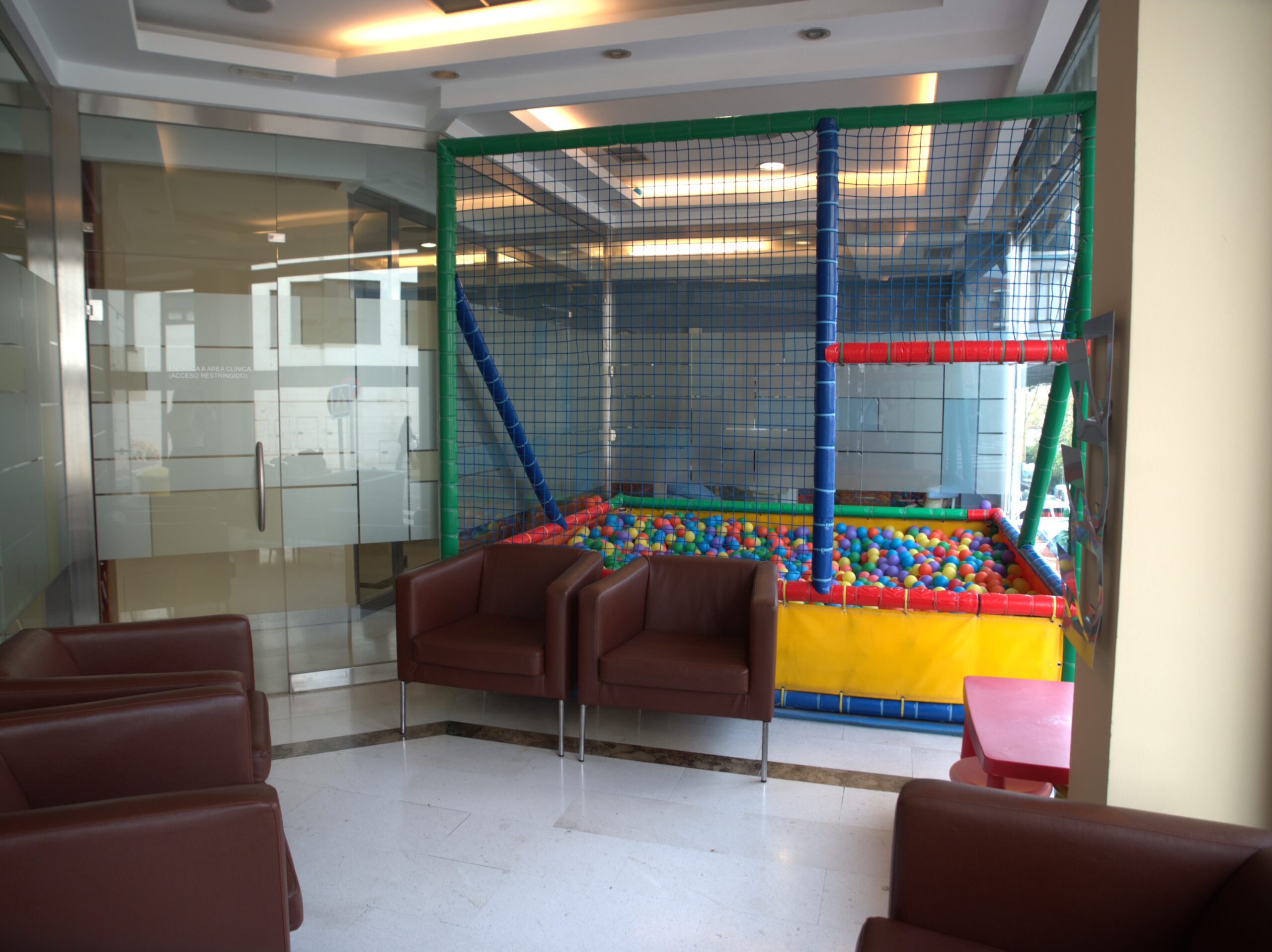 dentista san sebastian de los reyes implantes mavilo sala de espera